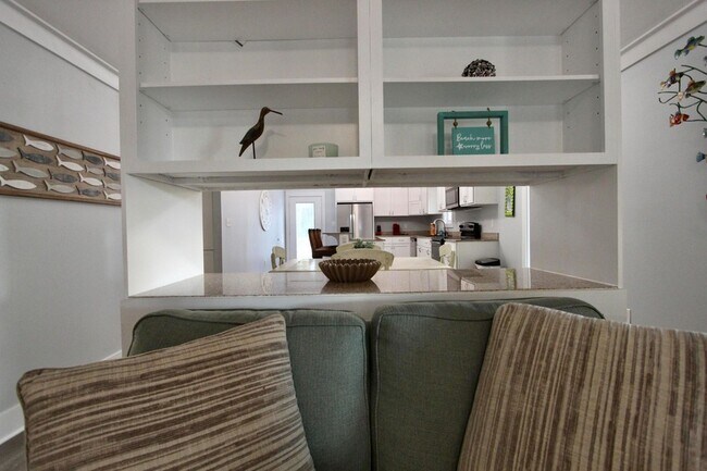 Building Photo - 8 Sally Ln