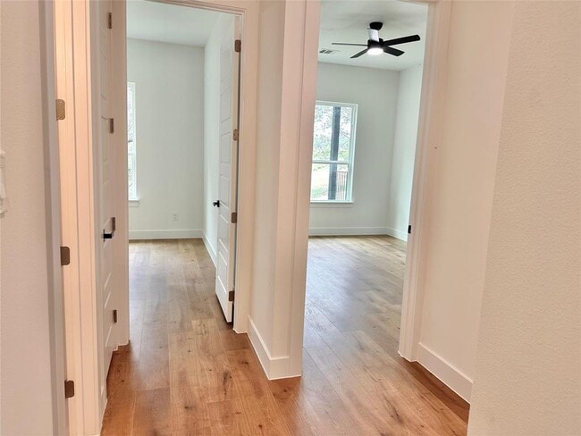 Building Photo - 5206 Country Club Dr