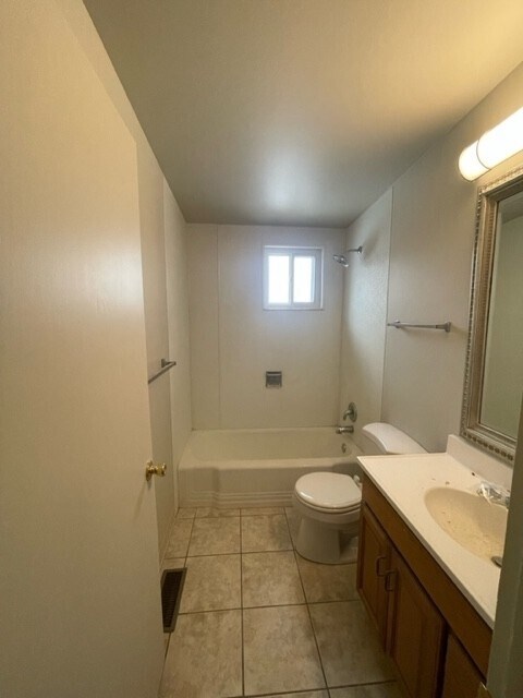 Building Photo - 542 E 200 N
