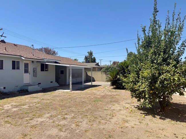 Building Photo - 737 E Cypress St