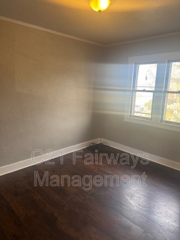 Building Photo - 855 Vankirk St