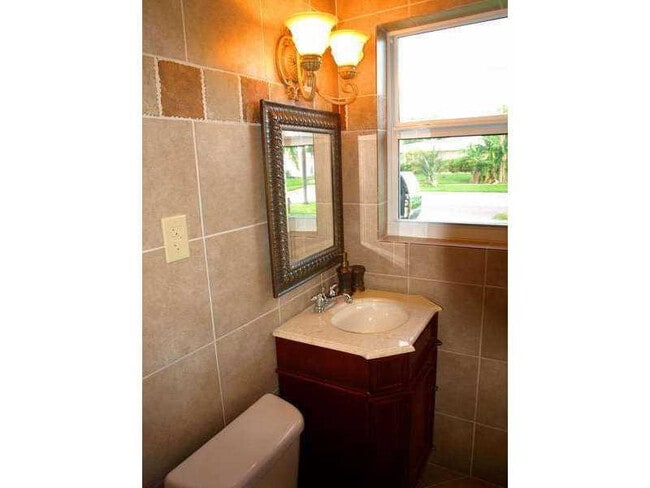 Building Photo - 160 SE 12th St