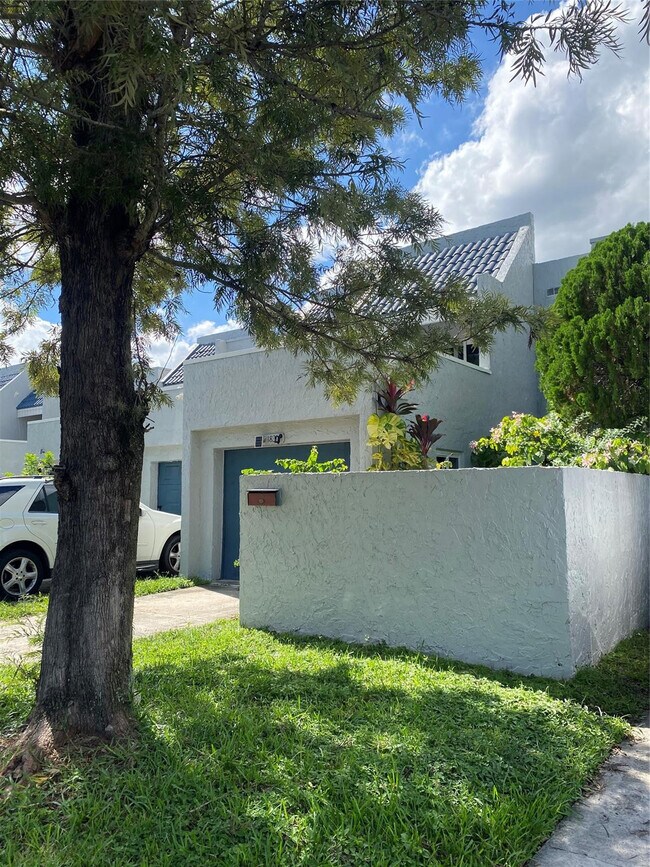 Building Photo - 1833 NW 12th Ave