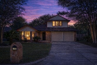 Building Photo - 9831 Orangevale Dr