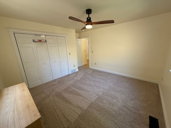 Building Photo - 3 Bed 2 Bath Large Beautiful Home