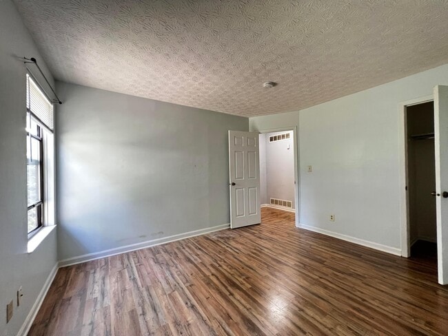 Building Photo - 2470 Dunsworth Dr