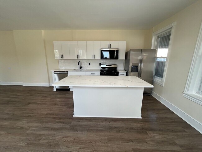 Building Photo - 423 Righter St