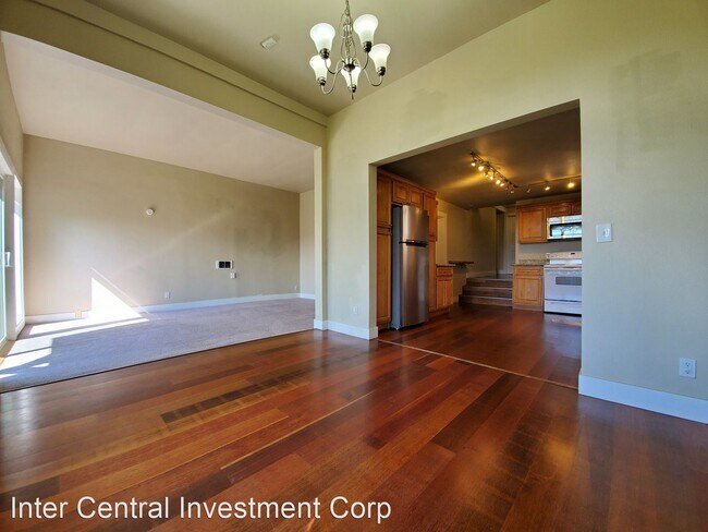 Building Photo - 3 br, 1 bath House - 611 Cedar Ave South