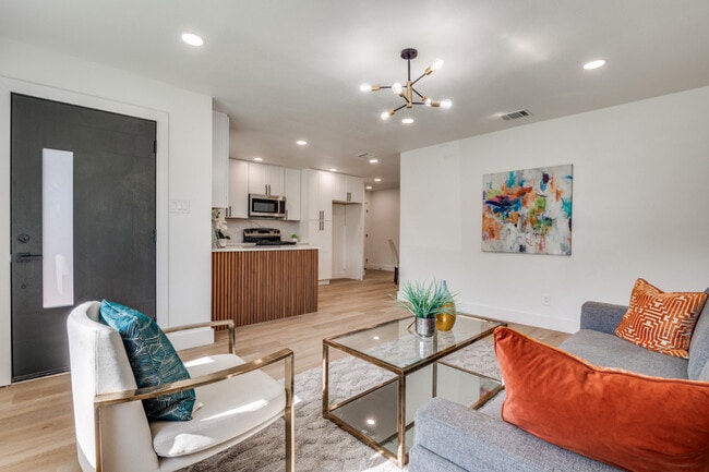 Building Photo - 7826 Woodshire Dr
