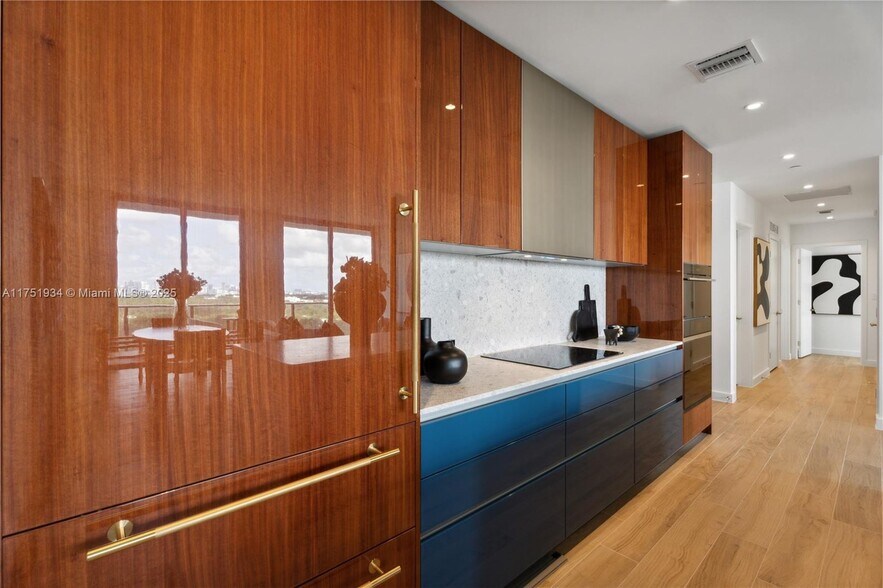 Building Photo - 2678 Tigertail Ave
