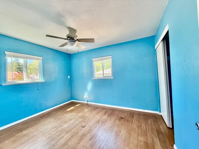 Building Photo - Great home available NOW