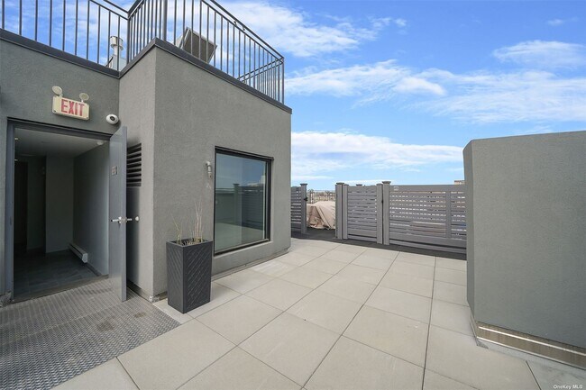 Building Photo - 163 B 96th St