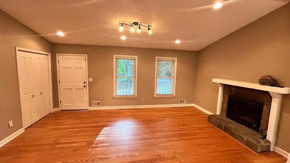 Building Photo - 4035 Dollar Cir