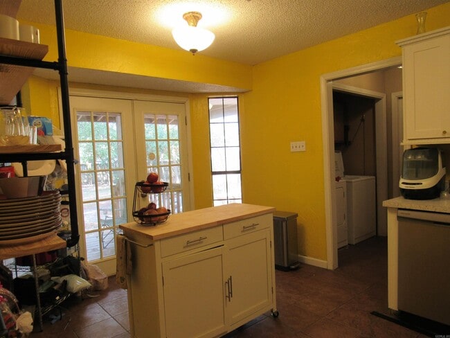 Building Photo - 32 Cinderwood Cove
