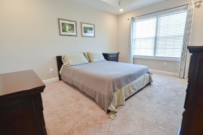 Building Photo - Pet Friendly Four Bedroom with Basement!