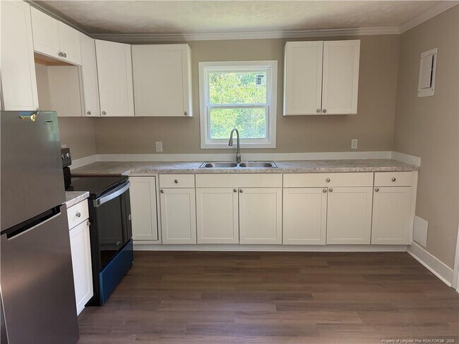 Building Photo - 523 Oakwood Ave