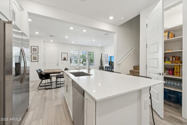 Building Photo - 4077 S Sabrina Dr