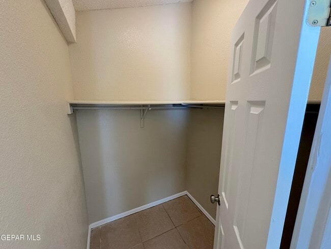 Building Photo - 7504 Howard St