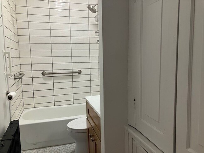 Building Photo - Sharon Apt - 906-908 N 34th Street