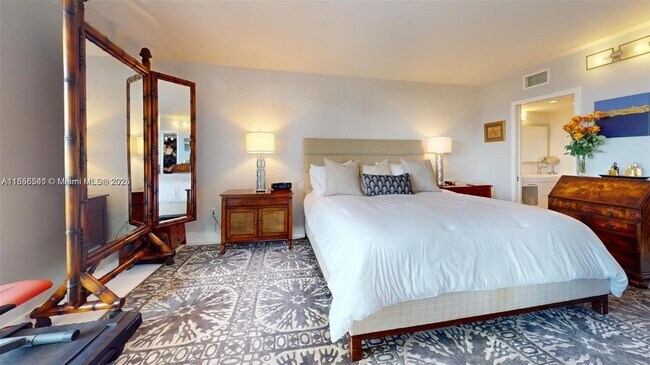 Building Photo - 3625 N Country Club Dr