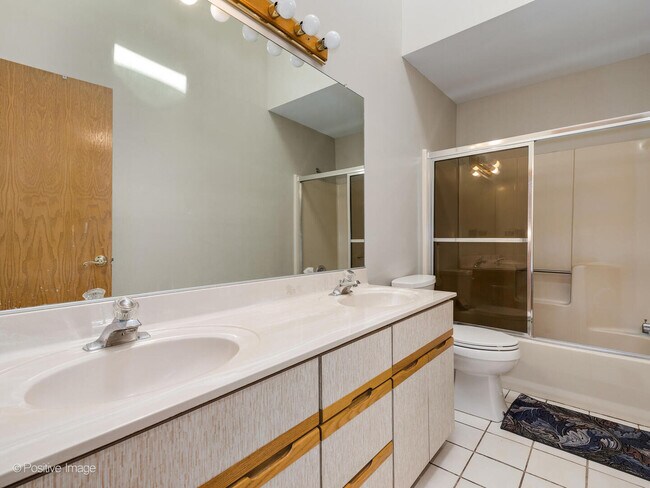 Building Photo - 1412 Ambleside Cir
