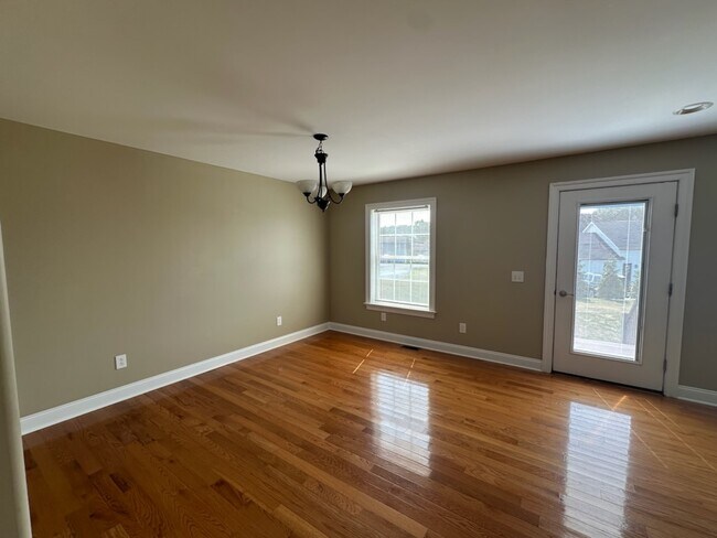 Building Photo - 170 Cortland Dr