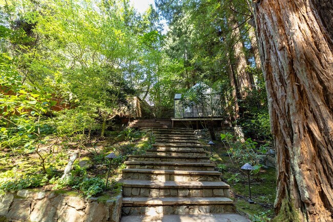 Building Photo - 522 Cascade Dr