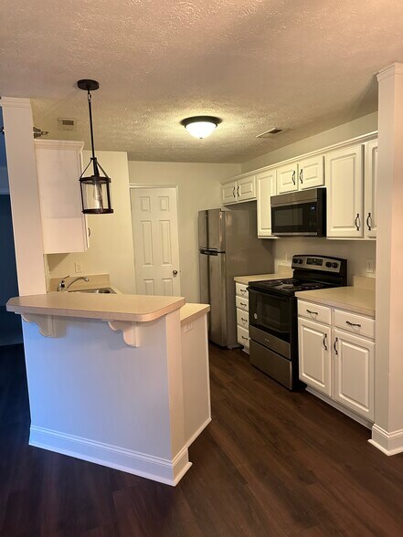 Building Photo - 623 Wyndhurst Dr