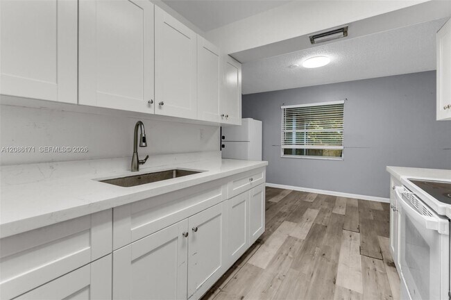 Building Photo - 608 SW 76th Terrace