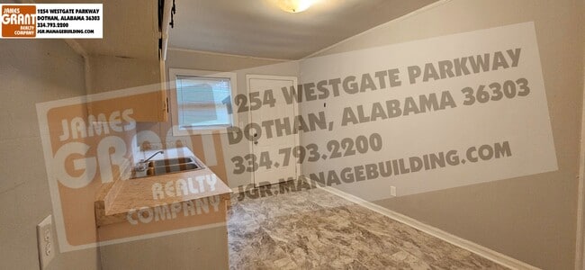 Building Photo - 1528 S Park Ave