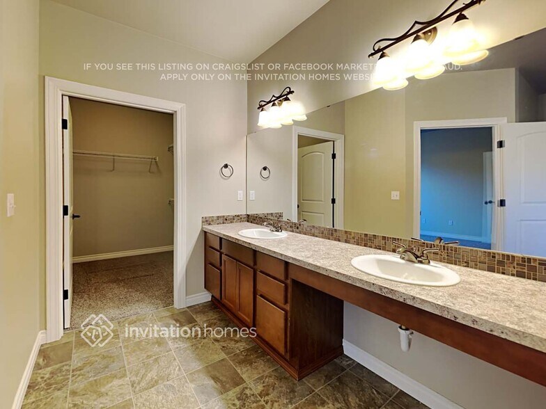 Building Photo - 706 182nd St E