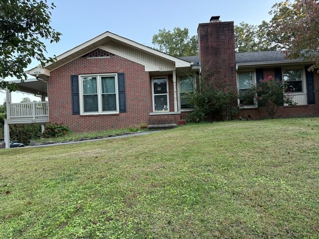 Building Photo - 212 White Oak St