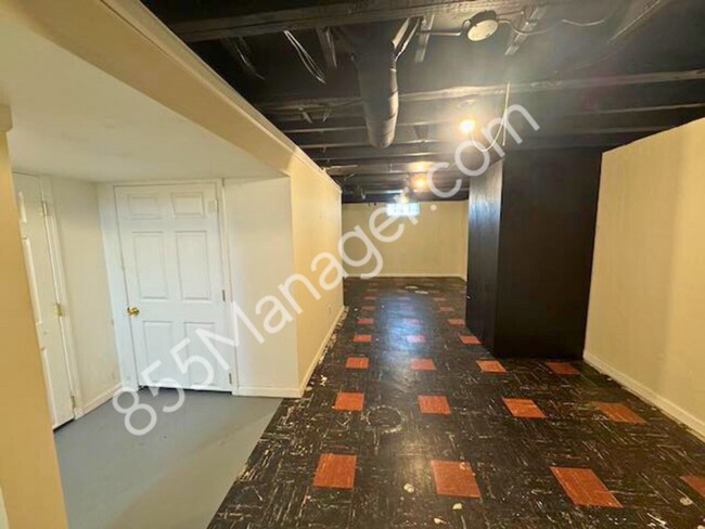 Building Photo - Charming 3-Bedroom Ranch in Berkley - Idea...