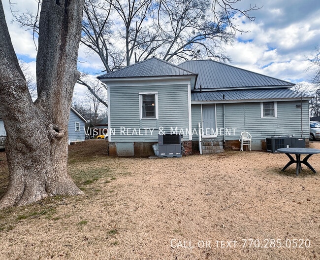 Building Photo - 112 Peachtree St