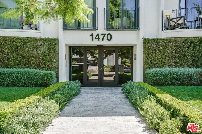 Building Photo - 1470 Rexford Dr