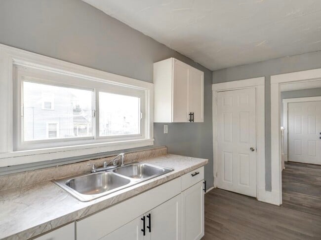 Building Photo - 1520 Bryan Ave SW