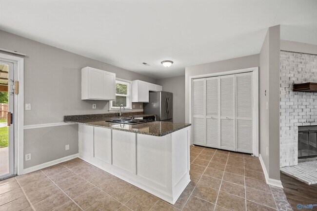 Building Photo - 13935 SW Wyandotte Dr
