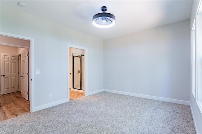 Building Photo - 6 Teaberry Ct