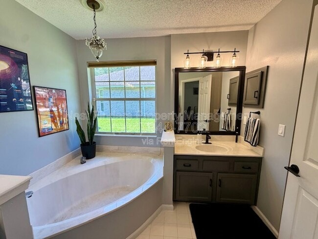 Building Photo - 5524 Hidden Ridge Dr