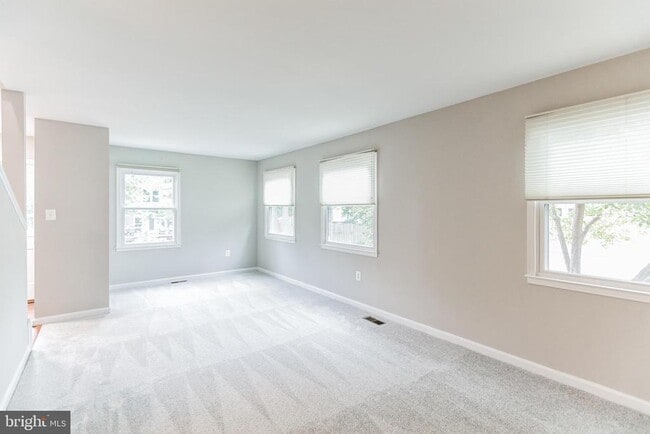 Building Photo - 5335 Lake Cove Ct