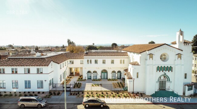 Building Photo - 1638 47th Ave