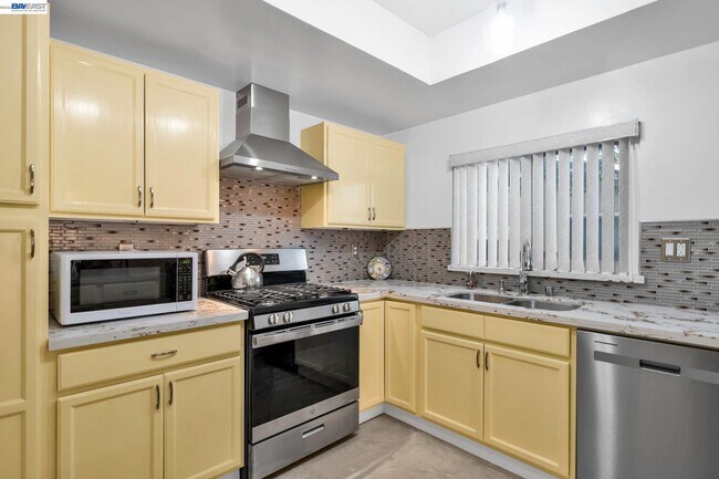 Building Photo - 1810 Boxwood Dr