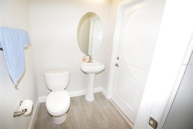 Building Photo - 642 Desmoines Ct