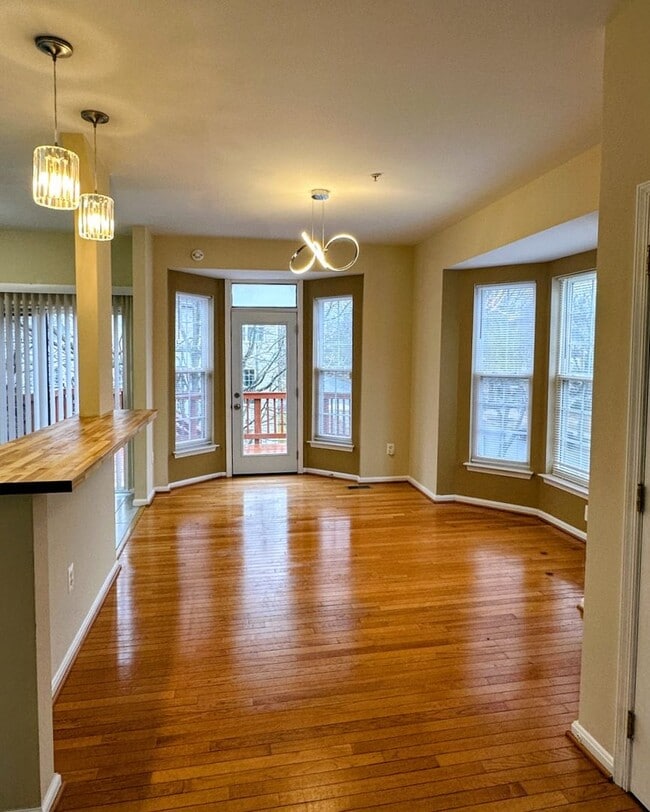 Building Photo - 3-Story End Unit Townhouse