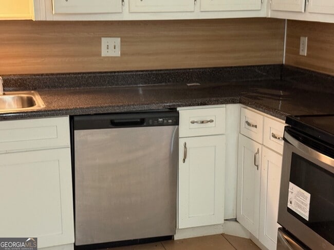 Building Photo - 1736 Salem Woods Dr SE