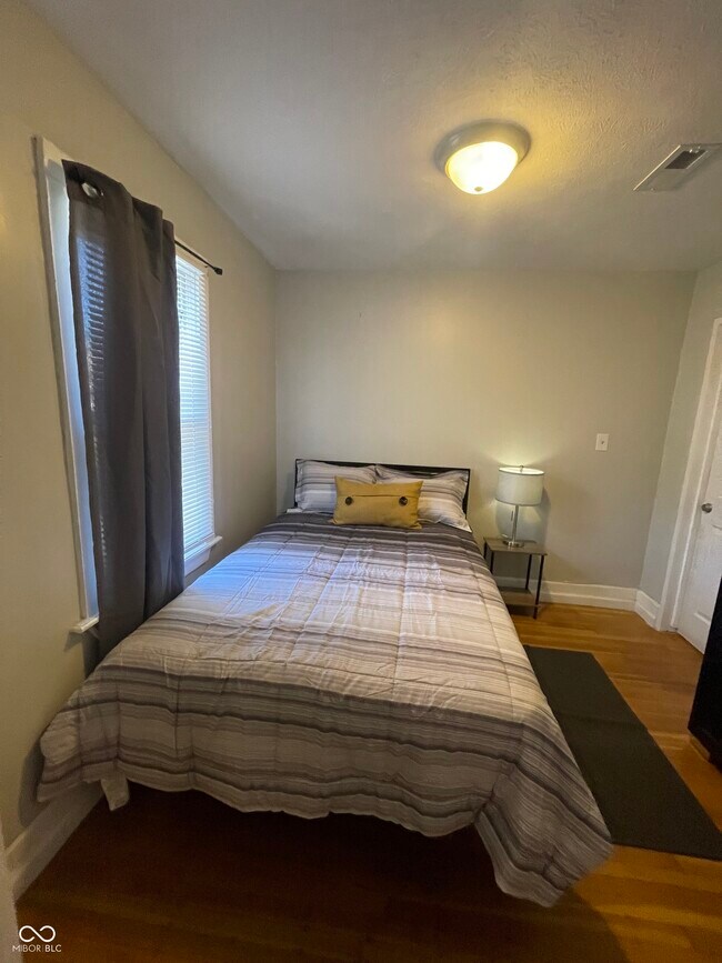 Building Photo - 115 E 36th St