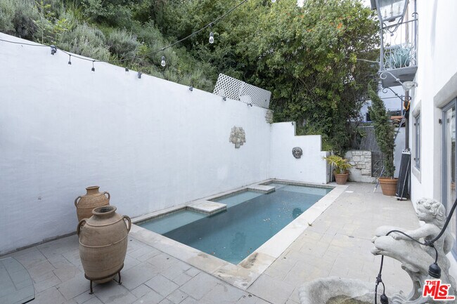 Building Photo - 1407 N Beverly Dr