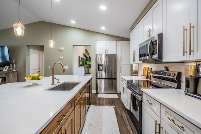 Building Photo - 106 1st Ave NE