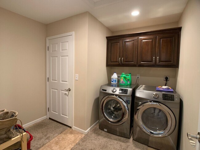 Building Photo - SUPER CUTE DUPLEX ON THE WEST SIDE OF TOWN!