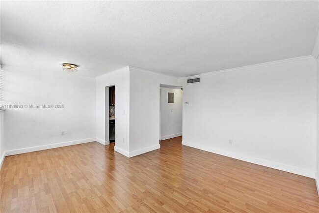 Building Photo - 300 Madeira Ave